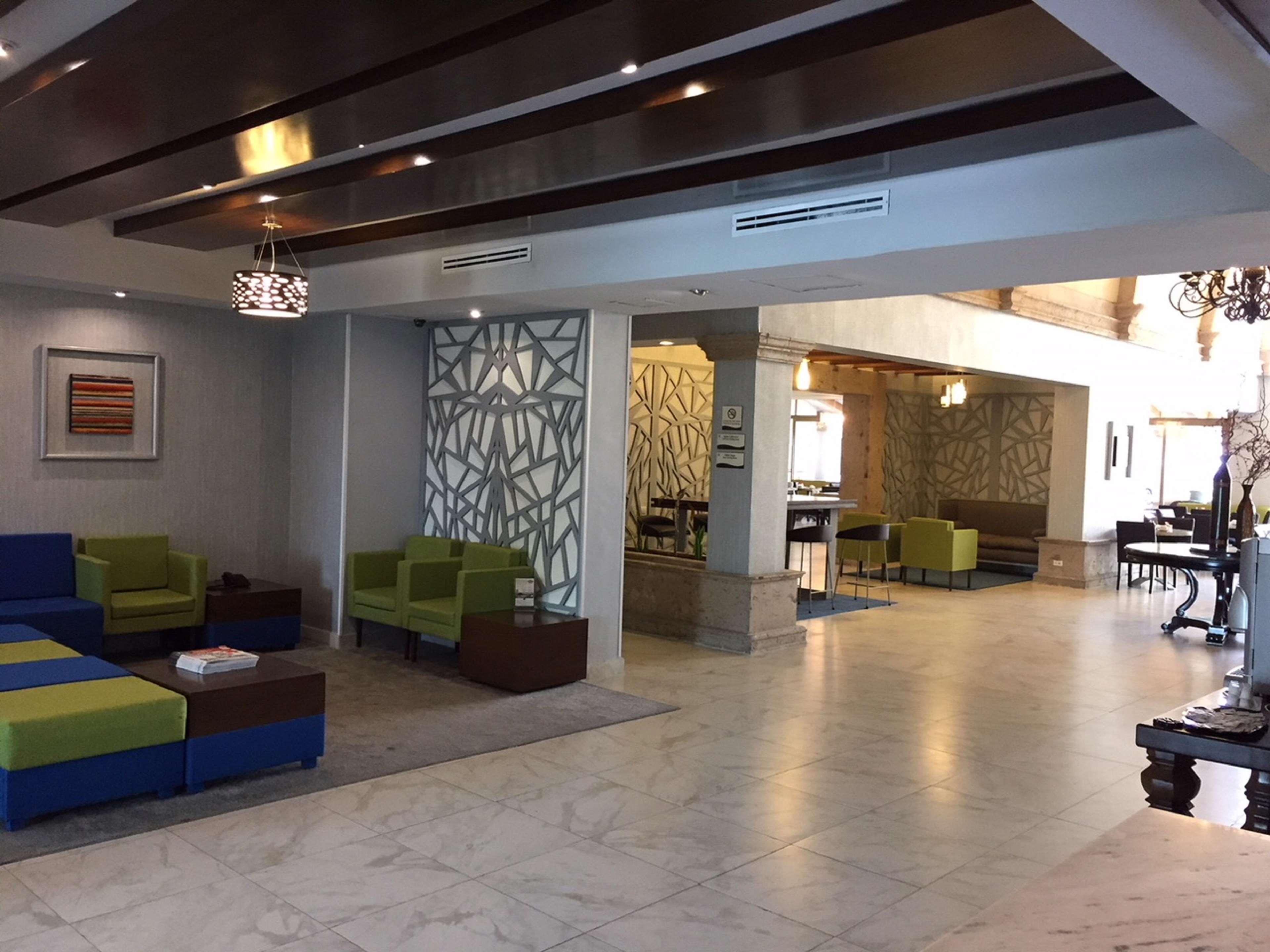 Doubletree Suites By Hilton Saltillo Exteriör bild